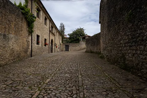 Old Town Street 4K Wallpaper · architecture · 3840×2560