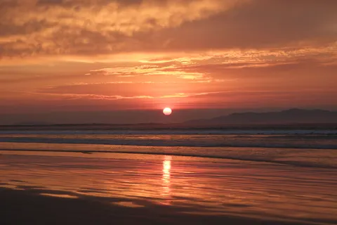 Papel de parede Pôr do sol na praia de palmeiras 4K · nature · 3840×2560