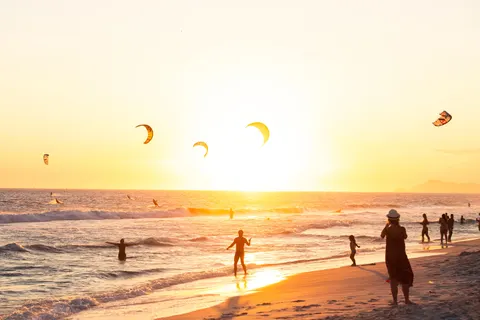 Sonnenuntergang am Palmenstrand 4K Hintergrundbild · nature · 3840×2562
