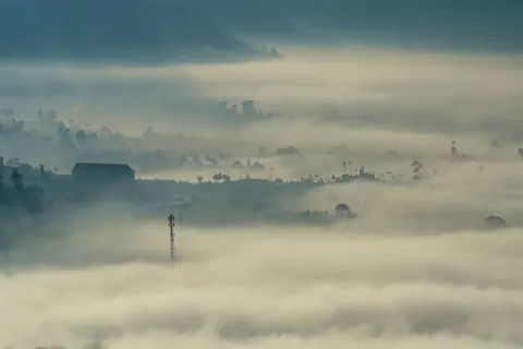 Misty Valley 4K Wallpaper · nature · 3840×2560