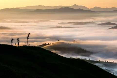 Misty Valley 4K Wallpaper · nature · 3840×2563
