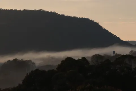 안개 낀 계곡 4K 배경화면 · nature · 3840×2560