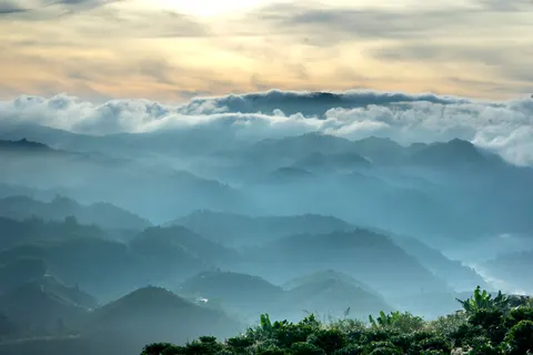 Misty Valley 4K Wallpaper · nature · 3840×2560