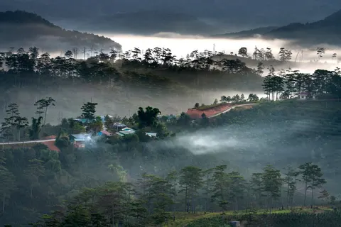 薄霧山谷 4K桌布 · nature · 3840×2561