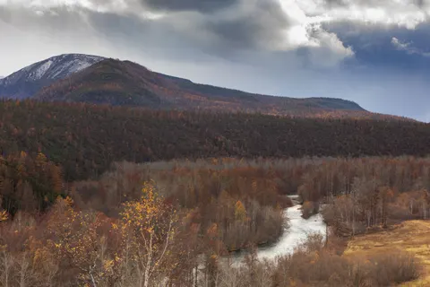 Autumn River 4K Wallpaper · nature · 3840×2560