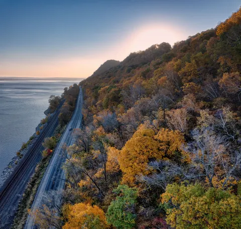 Fond d'écran Rivière d'automne 4K · nature · 3840×3660