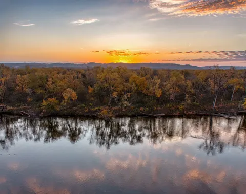 가을 강 4K 배경화면 · nature · 3840×3034
