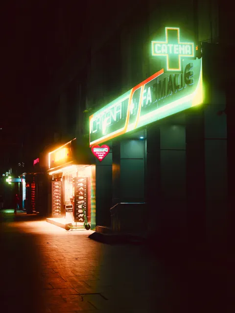 Neon Sign Phone Wallpaper · street · 1440×1920