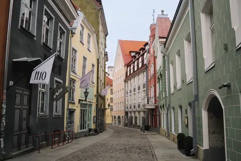 Old Town Street 4K Wallpaper · architecture · 3840×2560