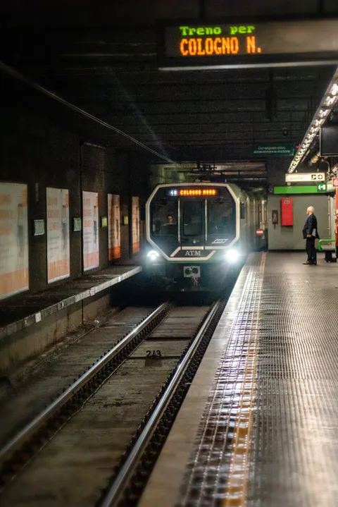 Metro Phone Wallpaper · street · 1440×2158