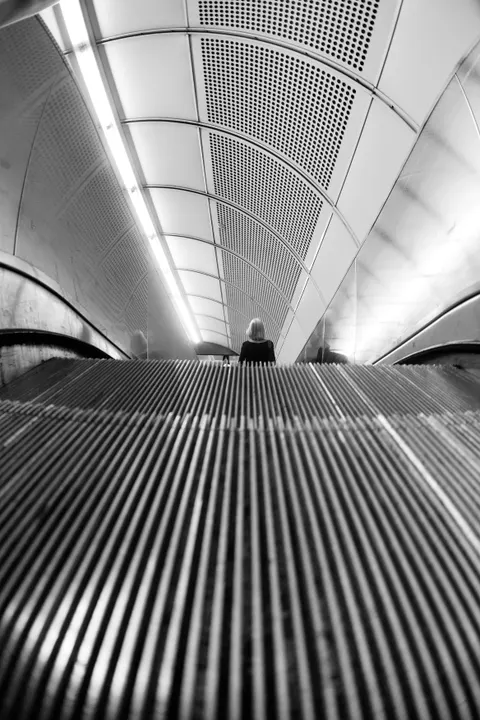 Metro Phone Wallpaper · street · 1440×2160