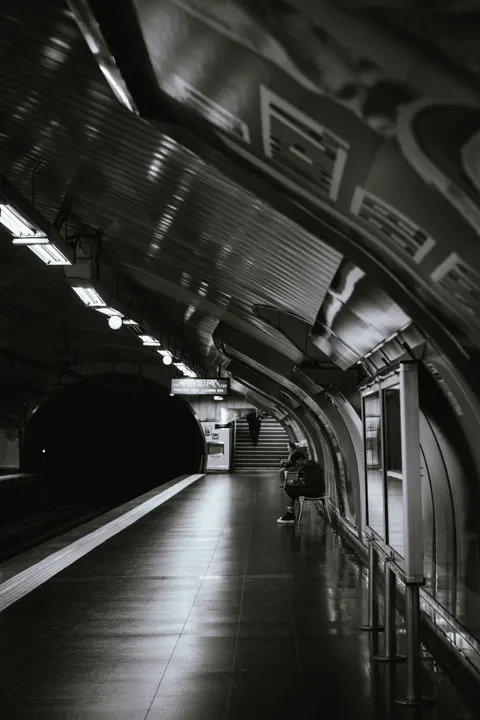 Metro Phone Wallpaper · street · 1440×2160