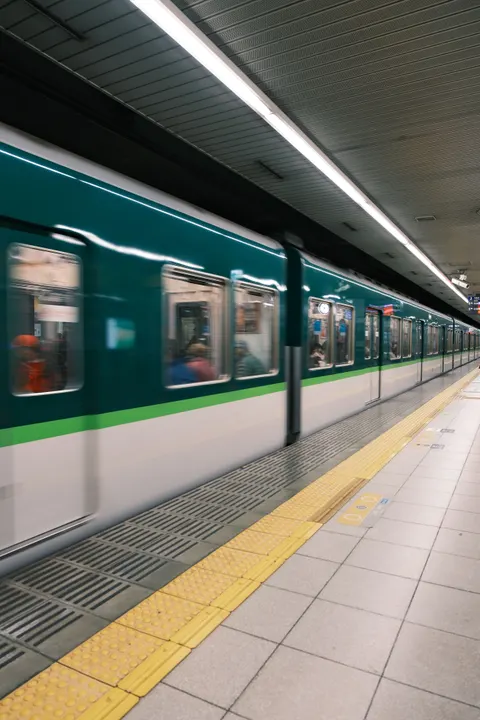 Metro Phone Wallpaper · street · 1440×2160