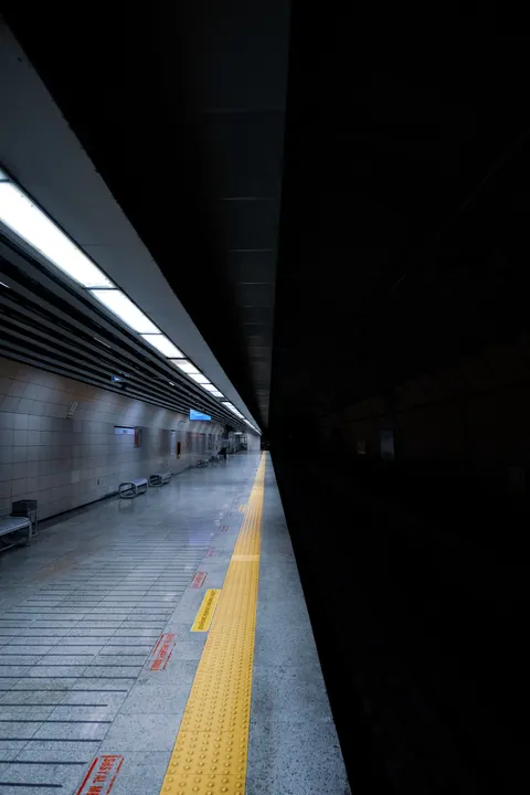 Metro Phone Wallpaper · street · 1440×2160