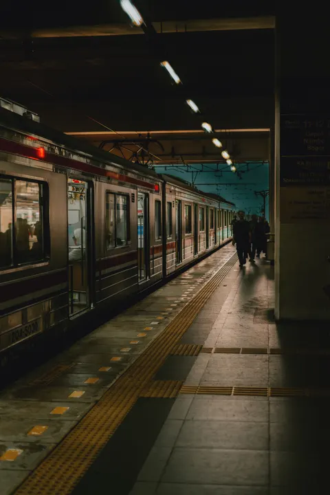 Metro Phone Wallpaper · street · 1440×2159