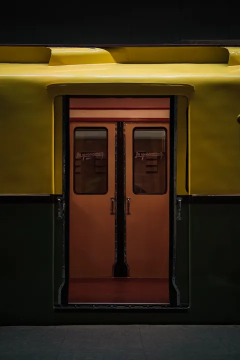 Metro Phone Wallpaper · street · 1440×2160