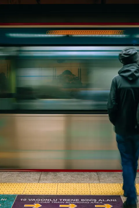 Metro Phone Wallpaper · street · 1440×2159