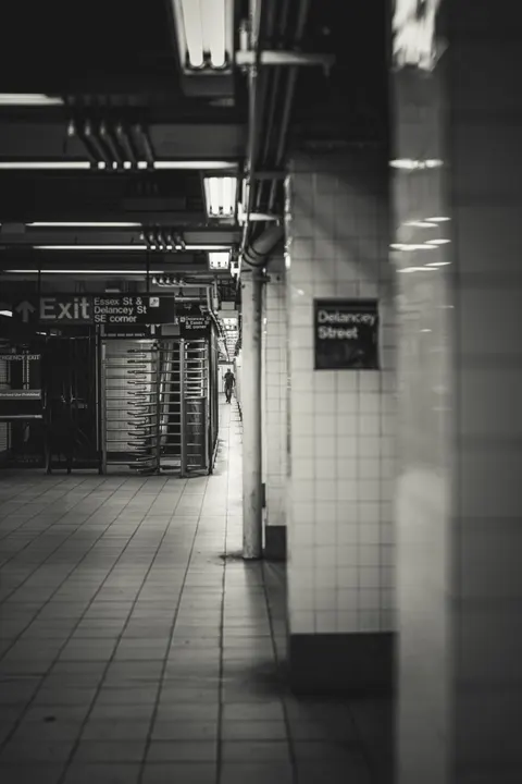 Metro Phone Wallpaper · street · 1440×2160