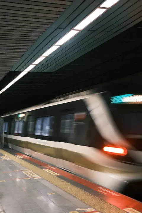Metro Phone Wallpaper · street · 1440×2160