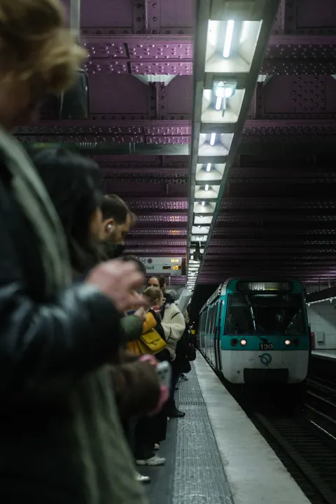 Metro Phone Wallpaper · street · 1440×2160
