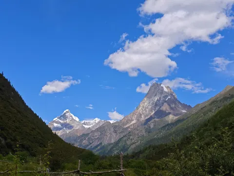 Himalayan Peaks 4K Wallpaper · mountains · 3840×2880