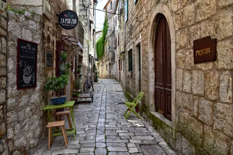 Old Town Street 4K Wallpaper · architecture · 3840×2560