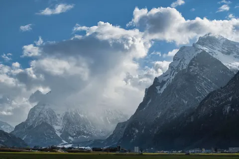 瑞士阿爾卑斯 4K桌布 · mountains · 3840×2561