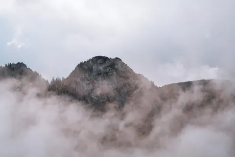 Above the Clouds 4K Wallpaper · mountains · 3840×2560