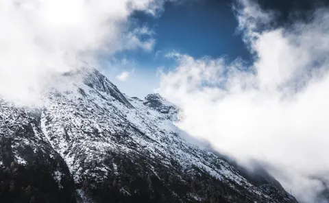 雲の上 4K壁紙 · mountains · 3840×2364