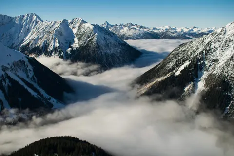 Above the Clouds 4K Wallpaper · mountains · 3840×2560