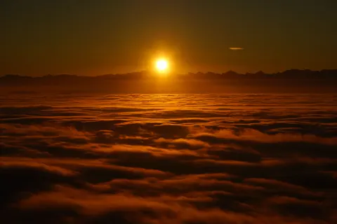 Above the Clouds 4K Wallpaper · mountains · 3840×2561