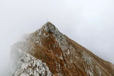 Above the Clouds 4K Wallpaper · mountains · 3840×2560