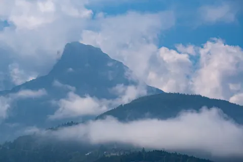 Above the Clouds 4K Wallpaper · mountains · 3840×2561