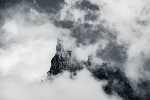 Above the Clouds 4K Wallpaper · mountains · 3840×2560