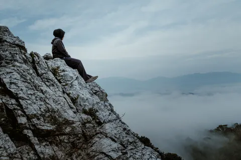 Above the Clouds 4K Wallpaper · mountains · 3840×2560