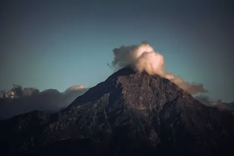 云端之上 4K壁纸 · mountains · 3840×2560
