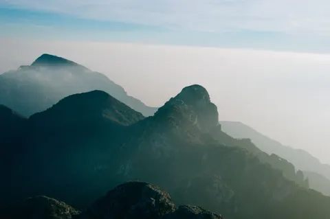 Above the Clouds 4K Wallpaper · mountains · 3840×2553