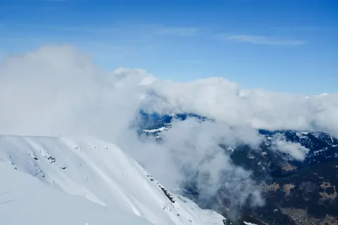 Above the Clouds 4K Wallpaper · mountains · 3840×2560