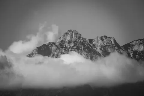 Above the Clouds 4K Wallpaper · mountains · 3840×2560