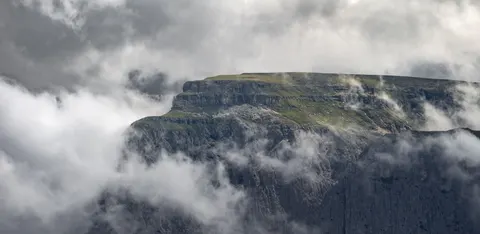 Обои Над облаками 4K · mountains · 3840×1876