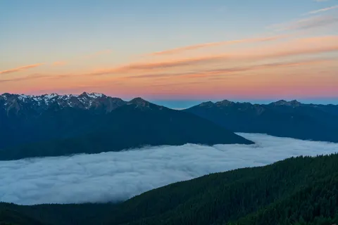 Above the Clouds 4K Wallpaper · mountains · 3840×2560