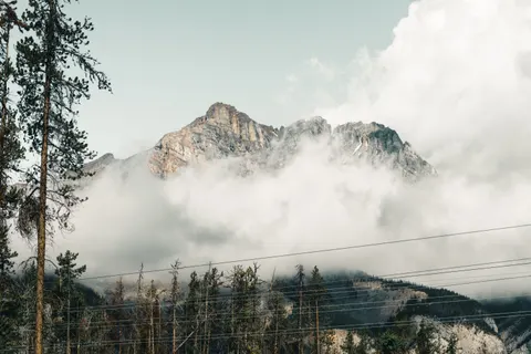 Above the Clouds 4K Wallpaper · mountains · 3840×2560