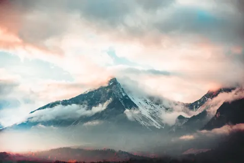 Above the Clouds 4K Wallpaper · mountains · 3840×2563