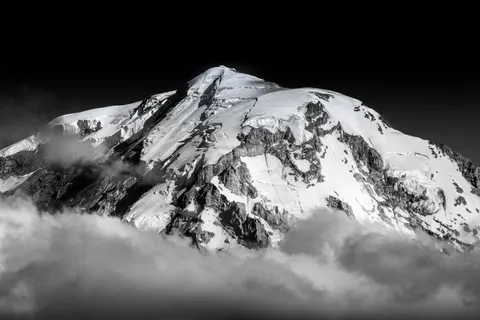Above the Clouds 4K Wallpaper · mountains · 3840×2561