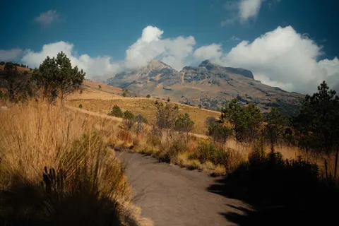 Mountain Trail 4K Wallpaper · mountains · 3840×2560