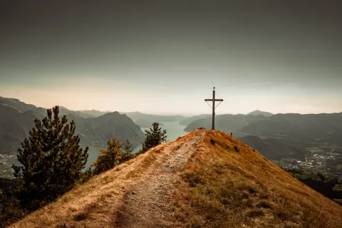 Fondo de pantalla Sendero de montaña 4K · mountains · 3840×2560