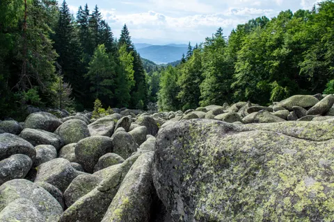 Fond d'écran Sentier de montagne 4K · mountains · 3840×2560