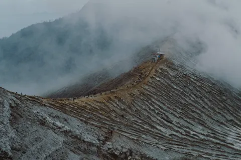 火山峰 4K桌布 · mountains · 3840×2552