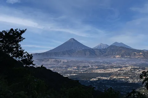 火山峰 4K桌布 · mountains · 3840×2555