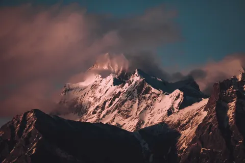 خلفية قمة ذهبية بدقة 4K · mountains · 3840×2560